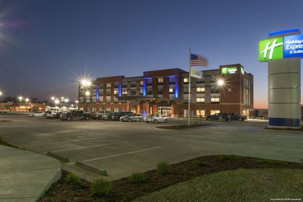 Holiday Inn Express & Suites DODGE CITY (Dodge City)